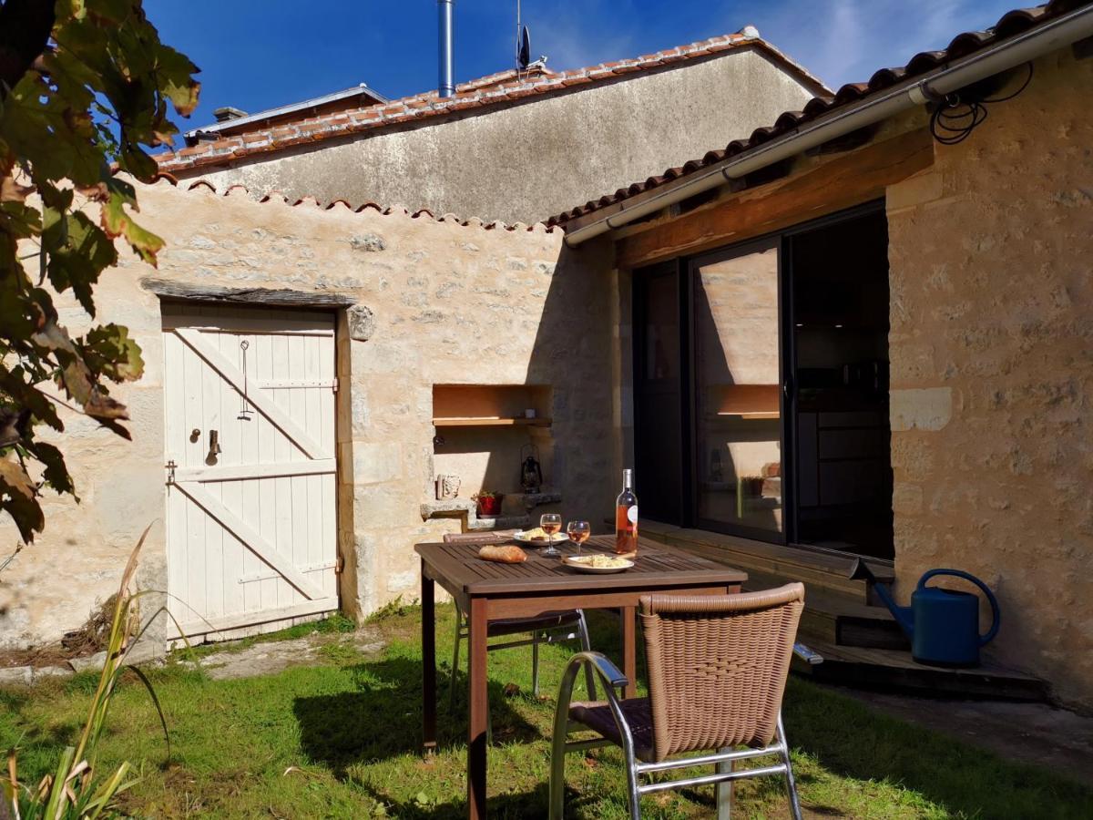 Saint-Amant-de-Boixe La Maison De Thomas מראה חיצוני תמונה