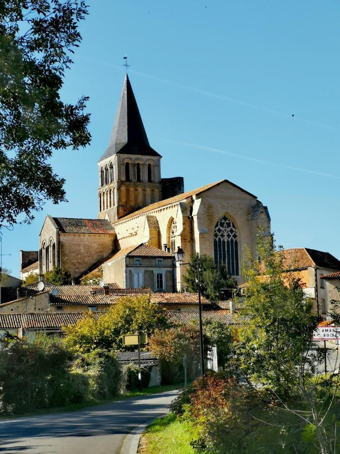 Saint-Amant-de-Boixe La Maison De Thomas מראה חיצוני תמונה