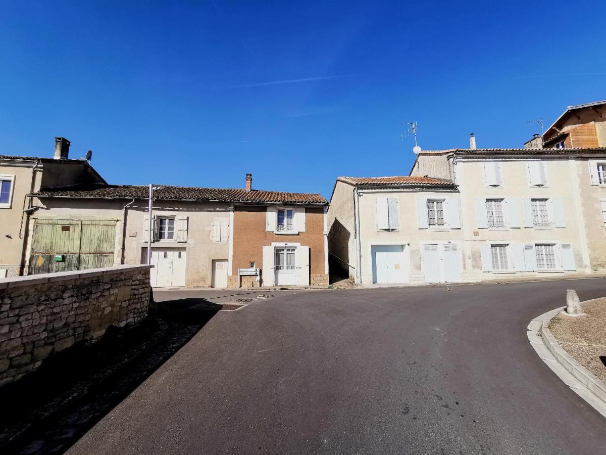 Saint-Amant-de-Boixe La Maison De Thomas מראה חיצוני תמונה