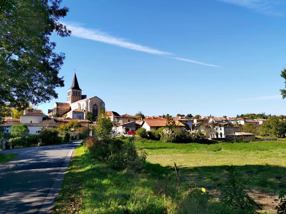 Saint-Amant-de-Boixe La Maison De Thomas מראה חיצוני תמונה