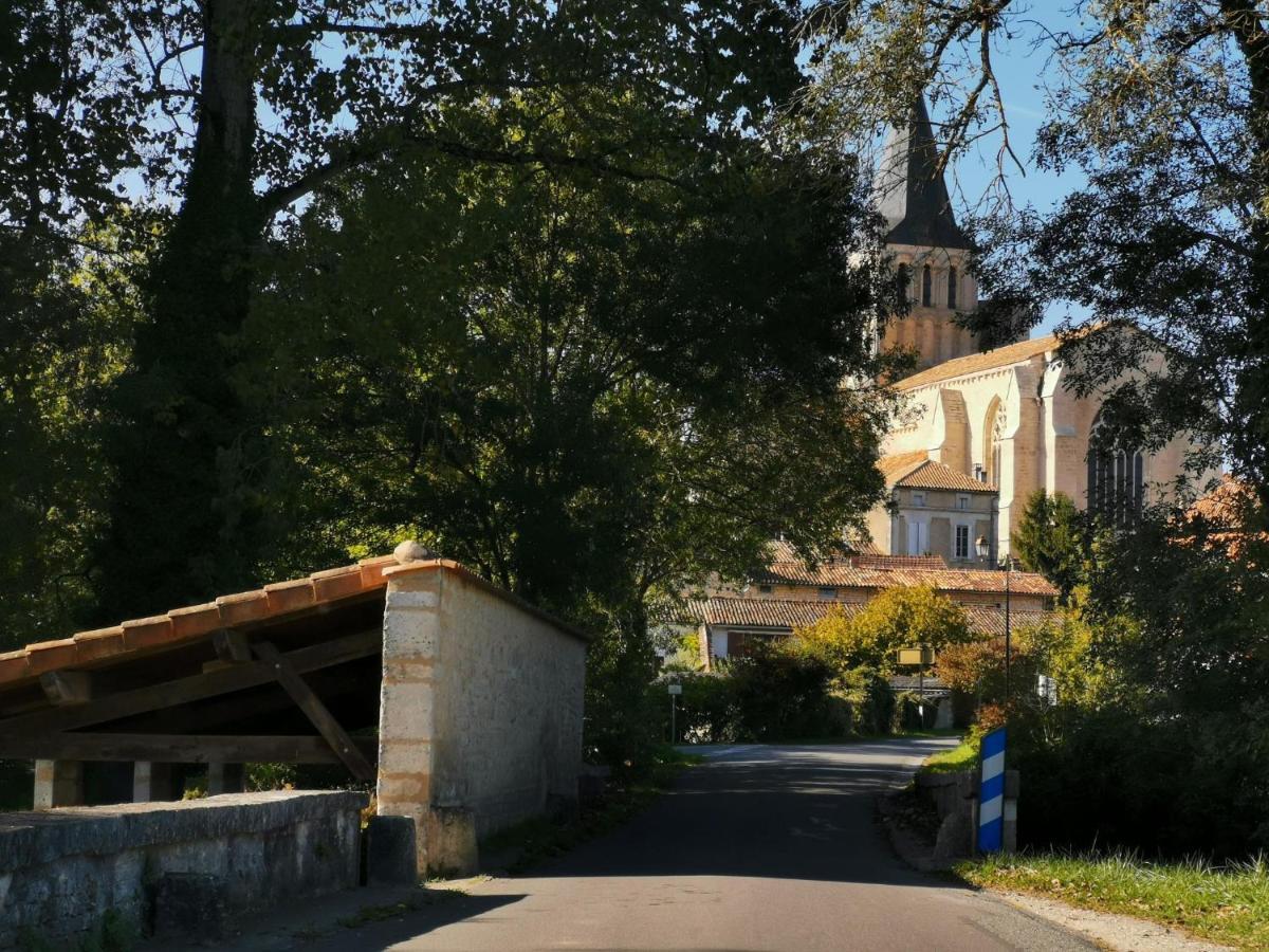 Saint-Amant-de-Boixe La Maison De Thomas מראה חיצוני תמונה