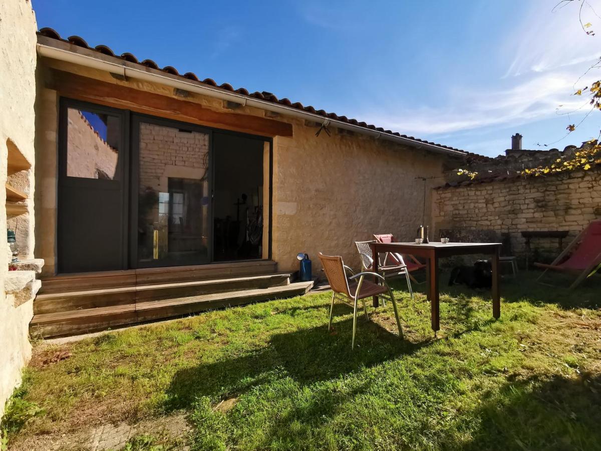 Saint-Amant-de-Boixe La Maison De Thomas מראה חיצוני תמונה