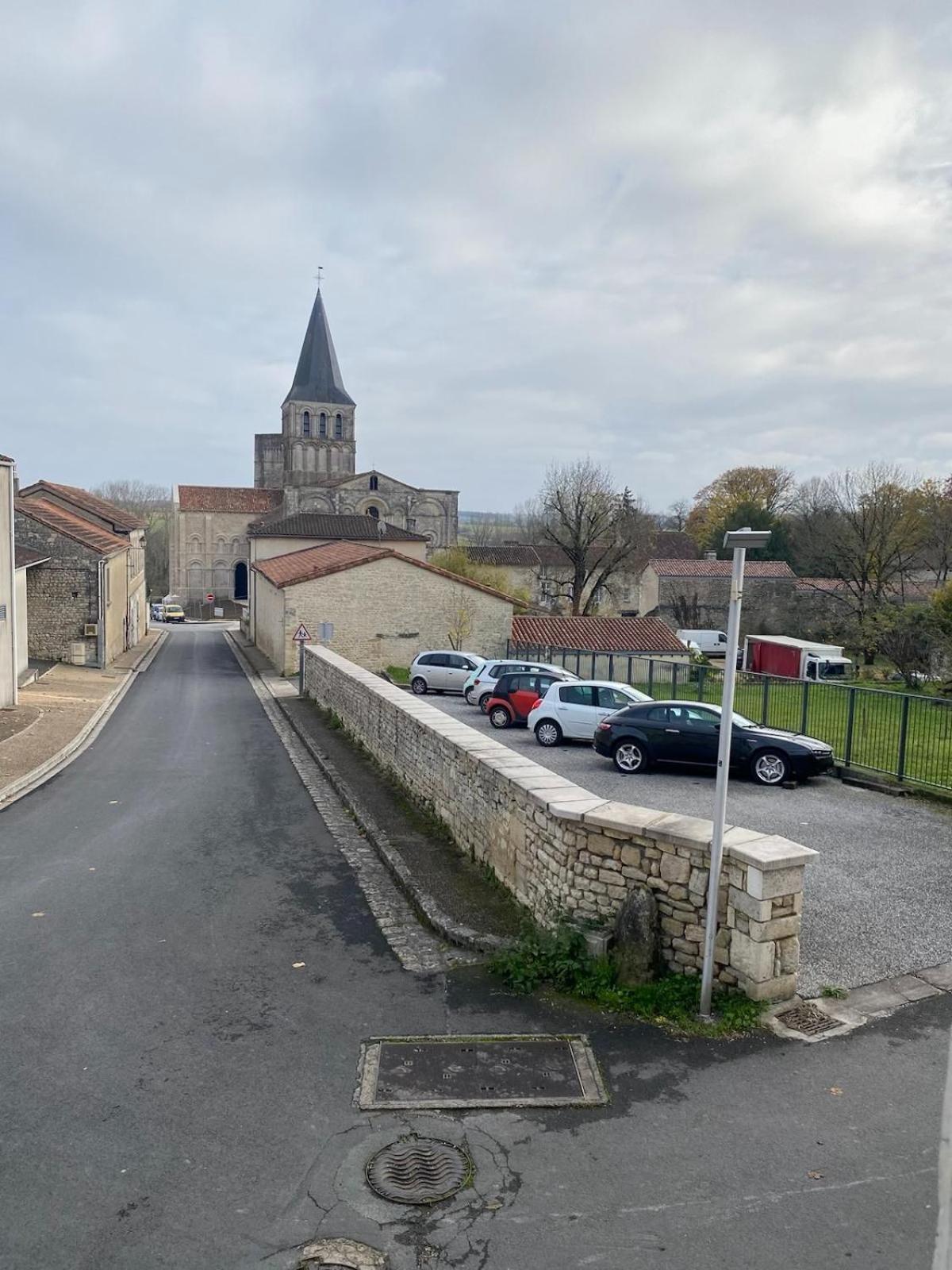 Saint-Amant-de-Boixe La Maison De Thomas מראה חיצוני תמונה